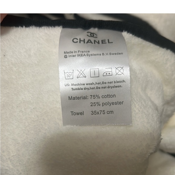 Copy- New set of 2 Chanel towels! - Picture 3 of 3